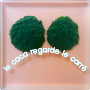 un visage pas souriant