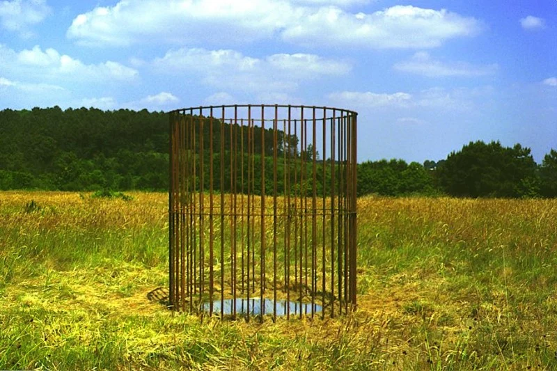 La cage en vue rapprochée. Le miroir est mieux visible.