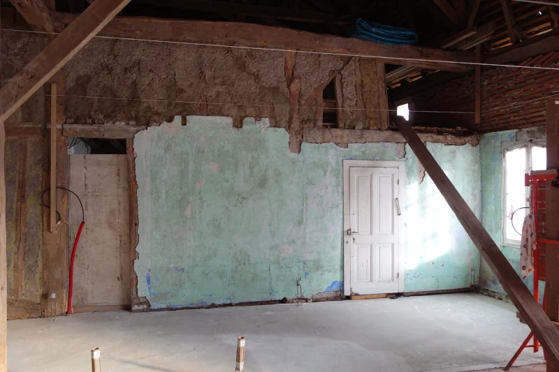 Réparation du remplissage terre-paille.