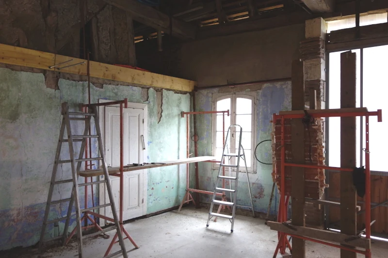 Un étaiement horizontal pour plaquer la pièce.