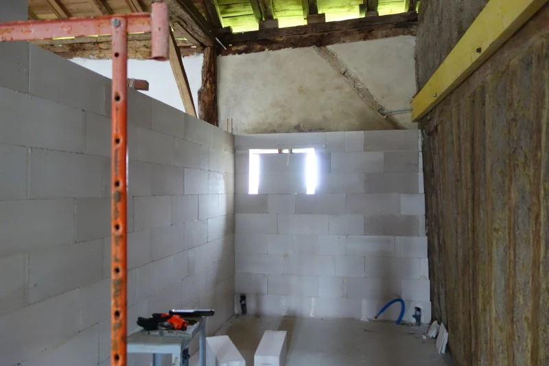 Fabrication et montage du linteau de la fenêtre.