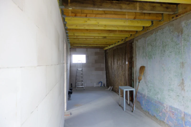 Toutes les solives sont en place.