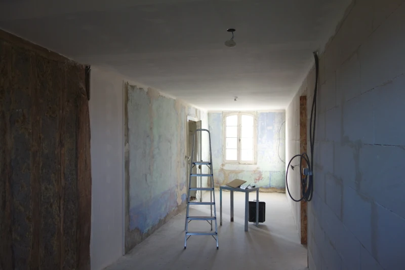 De la peinture au plafond.